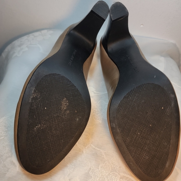 Jones New York heels very comfortable tan great condition - Picture 11 of 12